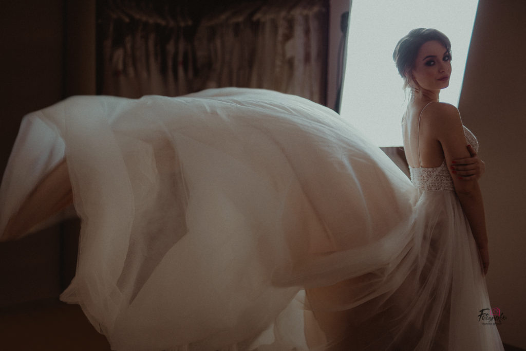 Artykuł z klasą: Jakie modele sukien ślubnych będą królowały w 2022 roku? Wedding planner podpowiada!